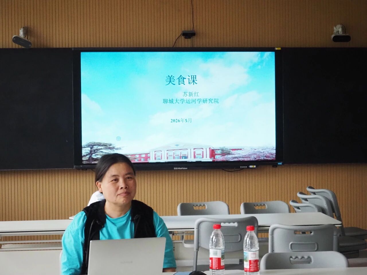 苏新红老师受邀做客“湖畔书谭”活动
